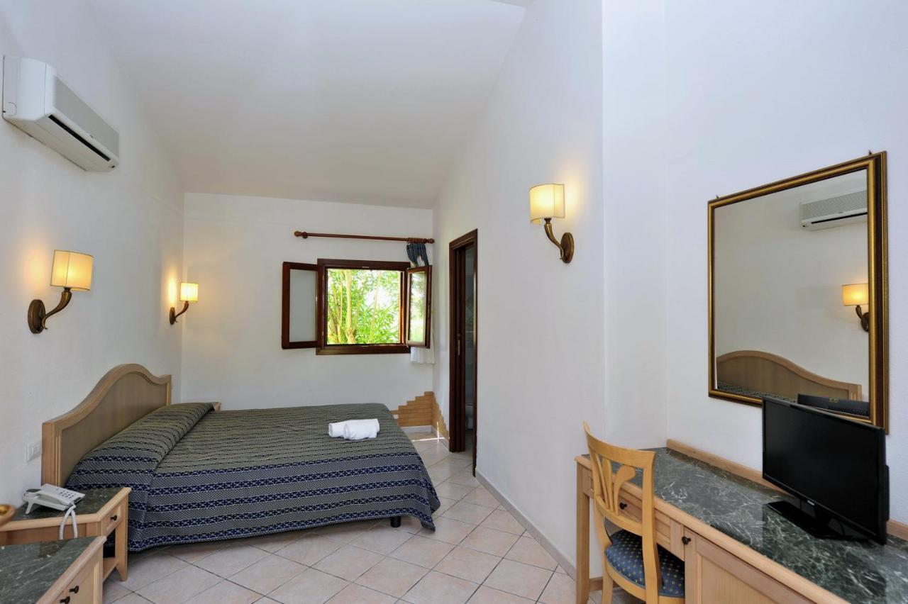 Hotel Cala Mirto Будони Екстериор снимка