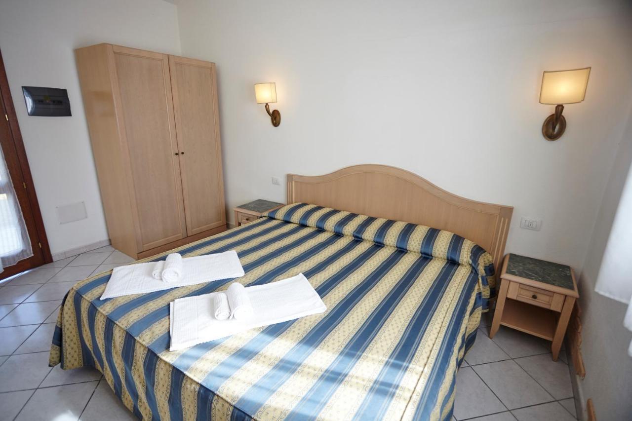 Hotel Cala Mirto Будони Екстериор снимка