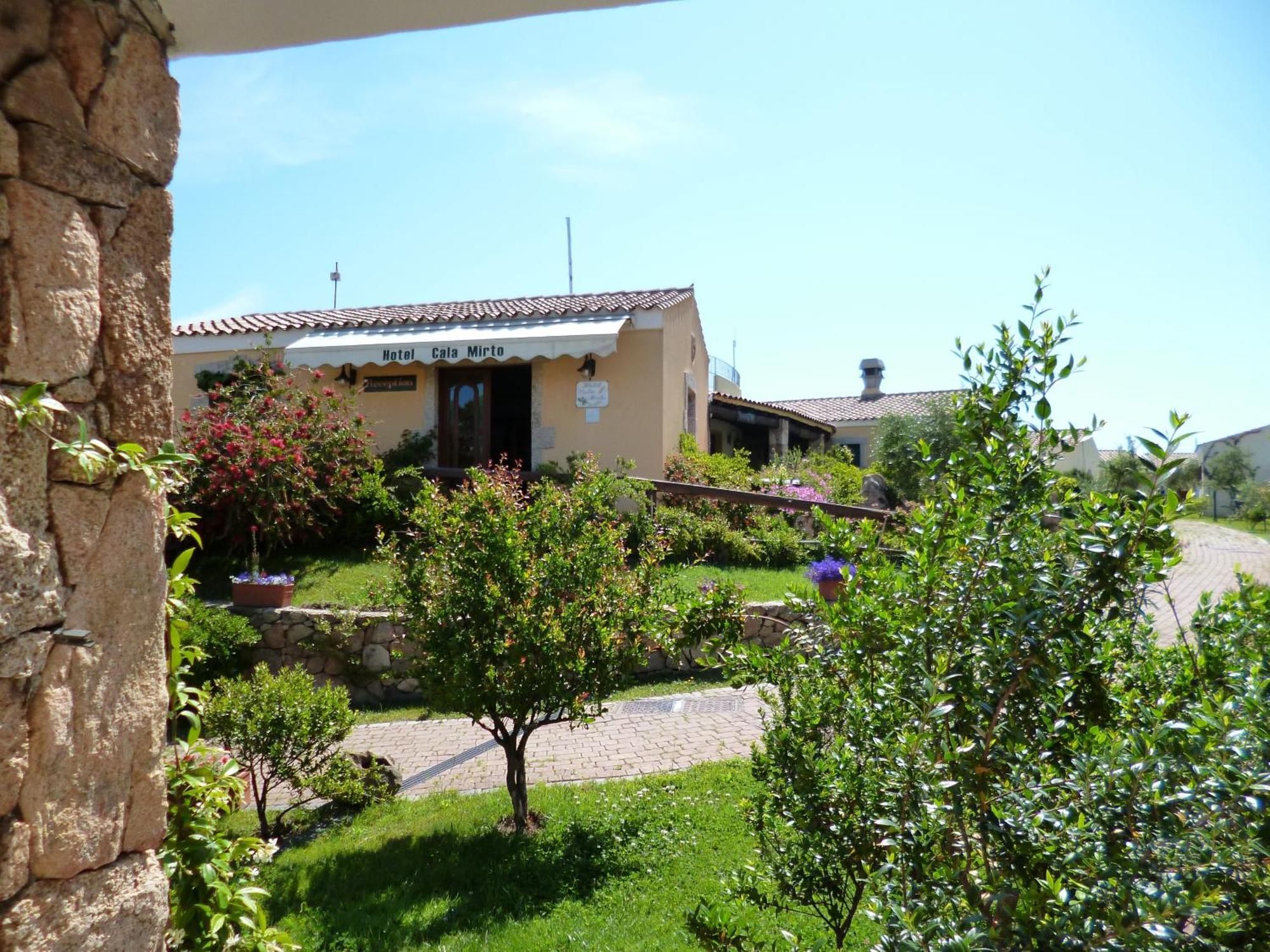 Hotel Cala Mirto Будони Екстериор снимка